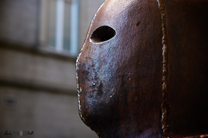 Double sided statue representing the two sides of the conflict in Northern Ireland